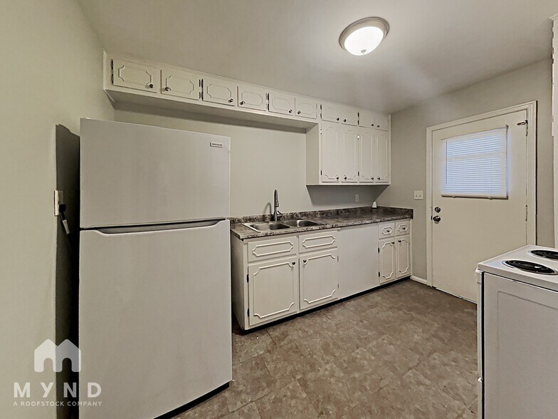 Building Photo - 108 Rose Dr