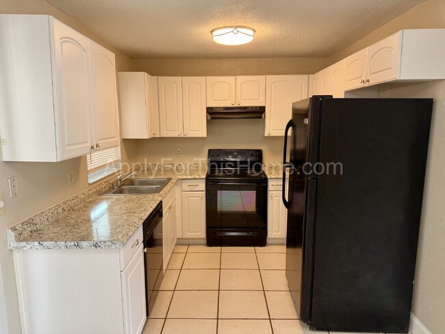 Building Photo - Single Family Home - Carrollwood Area