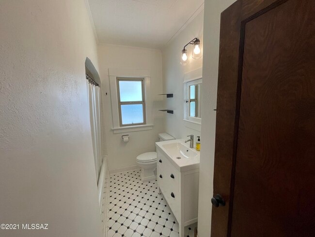 Building Photo - 1041 E Grant Rd