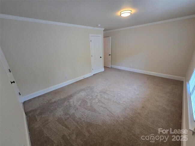 Building Photo - 409 Foxglove Ln