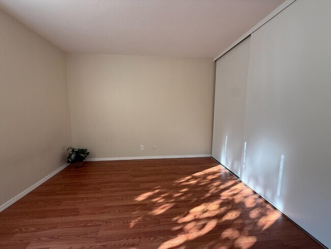 Building Photo - 976 De Soto Ln
