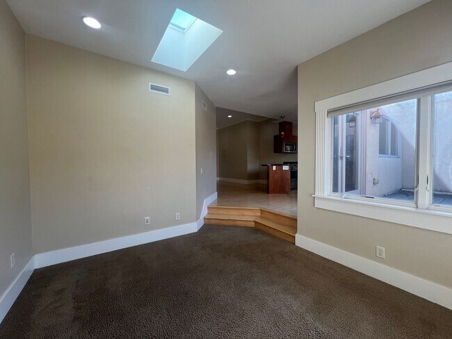 Building Photo - One Bedroom, One bath Apartment in Downtown Ashland | Available Now