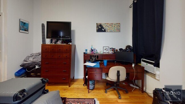 Building Photo - 322 Second Avenue