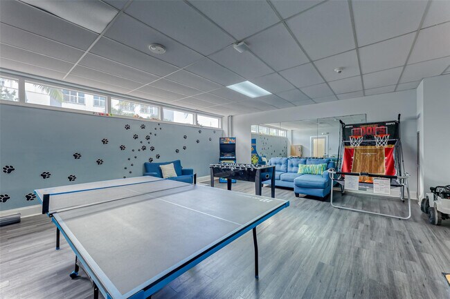 Building Photo - 209 N Fort Lauderdale Beach Blvd