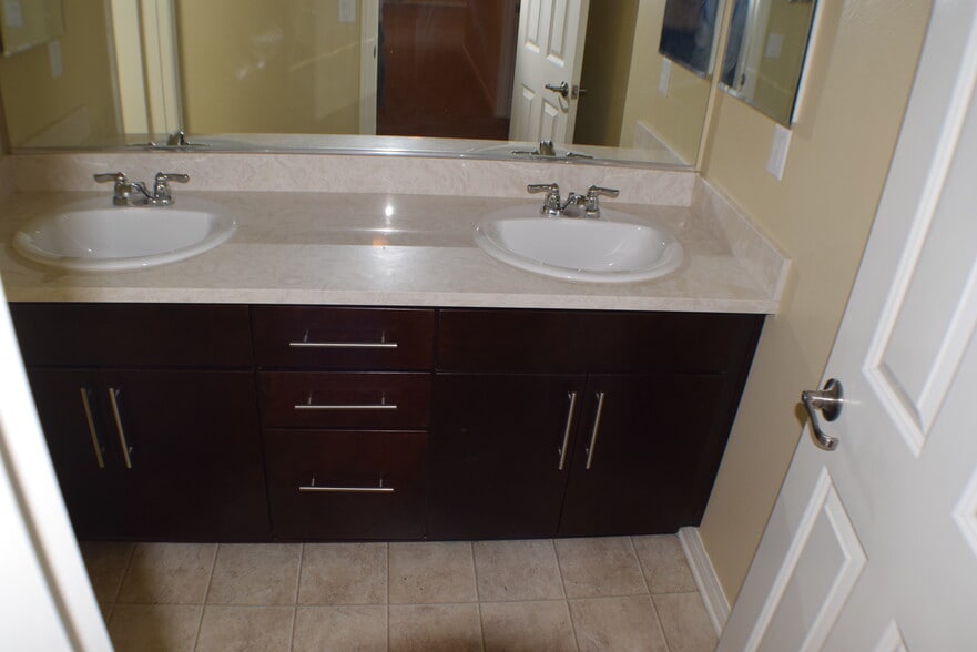Building Photo - 32436 Shadow Canyon Trl