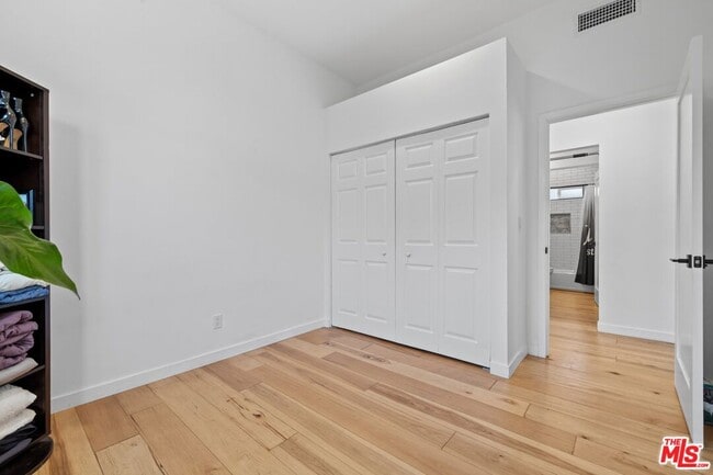 Building Photo - 3170 Glenmanor Pl