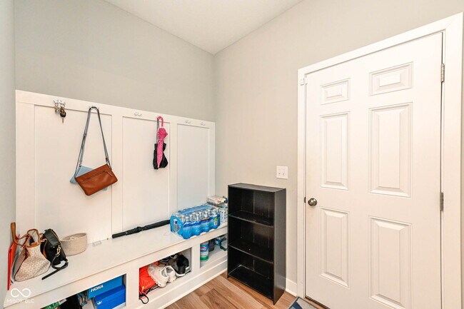 Building Photo - 9904 Delmore Dr
