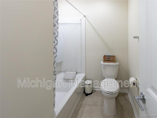 Building Photo - 1434 Superior Dr