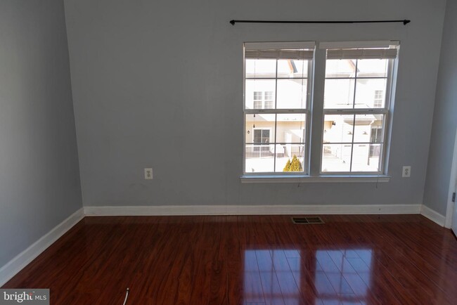 Building Photo - 42425 Goldenseal Square