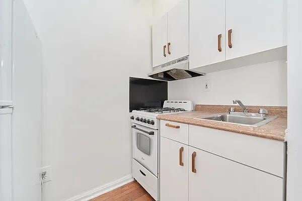 Primary Photo - 317 W 29th St