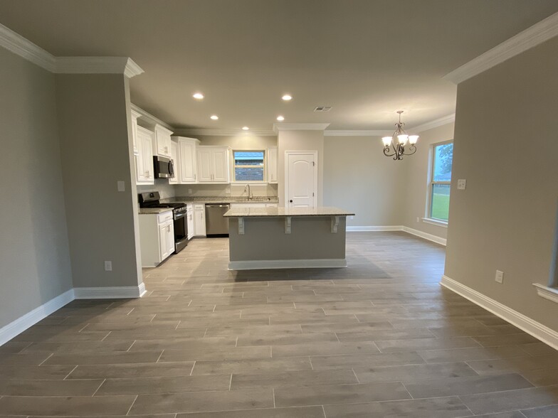 Building Photo - 40190 Maddie Drive
