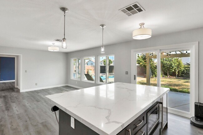 Building Photo - West Vegas Pool Home With First Floor Bed ...