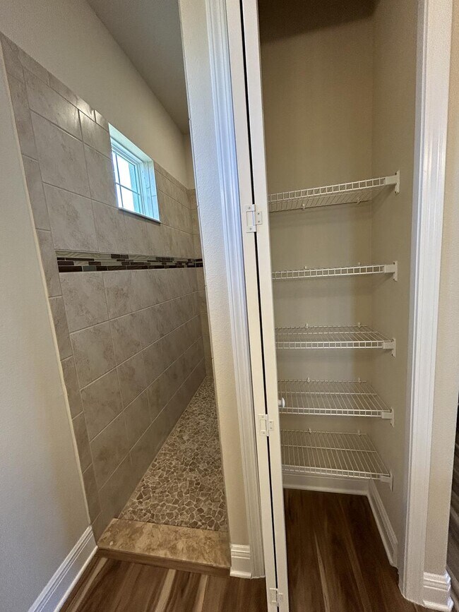 Building Photo - 307 W Redsox Path