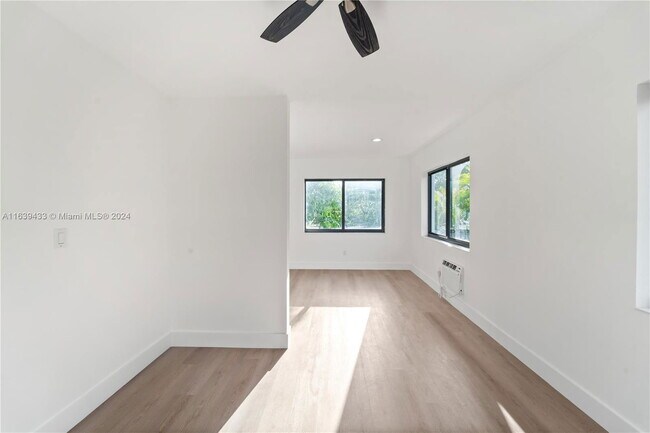 Building Photo - 355 NE 107th St