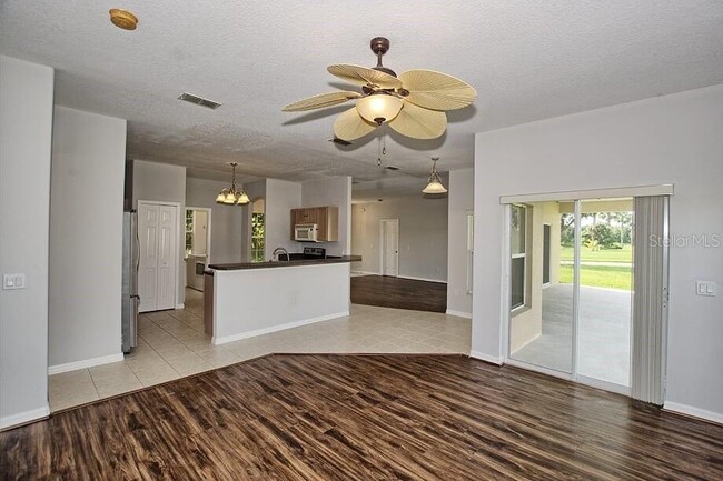 Building Photo - 4000 Bougainvillea Pl