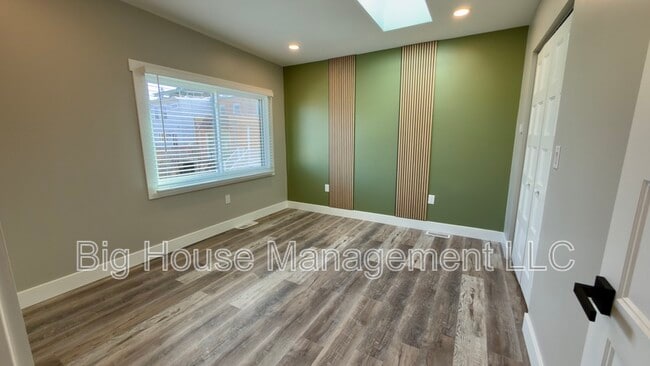 Building Photo - 247 Farragut St NW