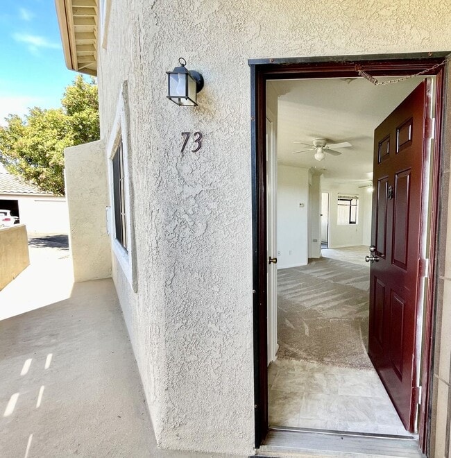 Building Photo - Updated Lower Level Condo in gated Vista Way Village!