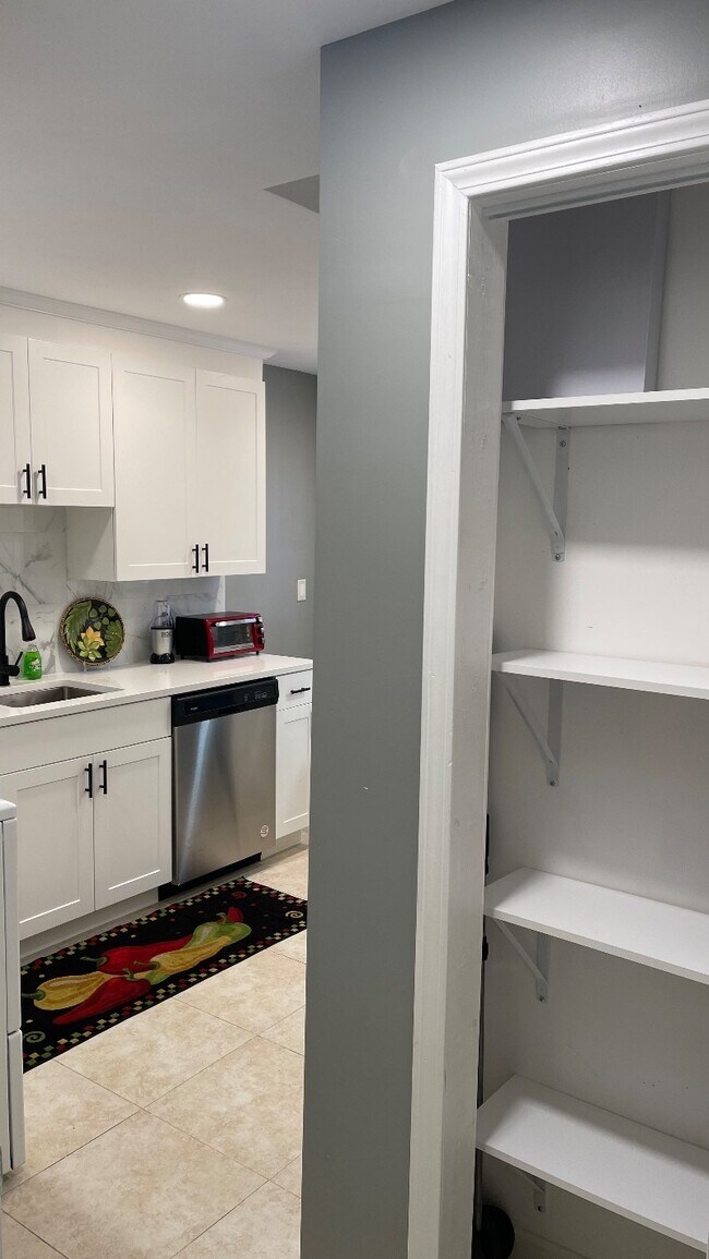 Building Photo - 1430 Juneau Way