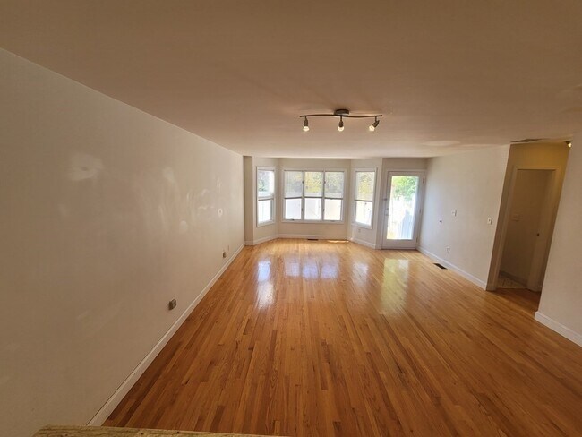 Building Photo - 3 Raymond St