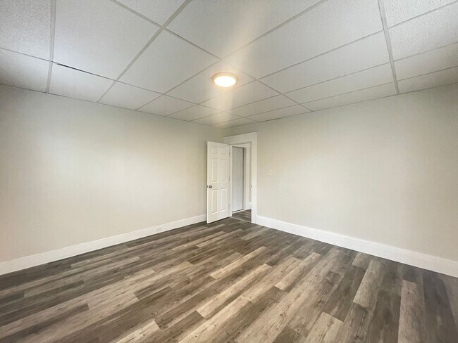 Building Photo - 325 Amherst St