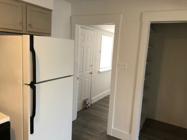 Building Photo - 2 Bedroom, 1 Bath, 1 Car Carport with Shed...