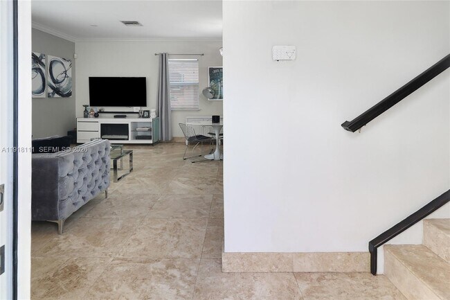 Building Photo - 601 NE 11th Ave