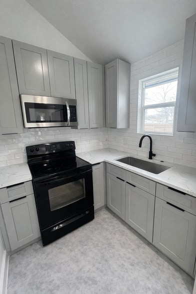 Kitchen Close Up - 1409 Westmoor Dr