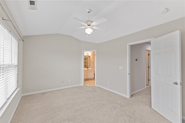 Building Photo - 611 Carlton Commons Ln