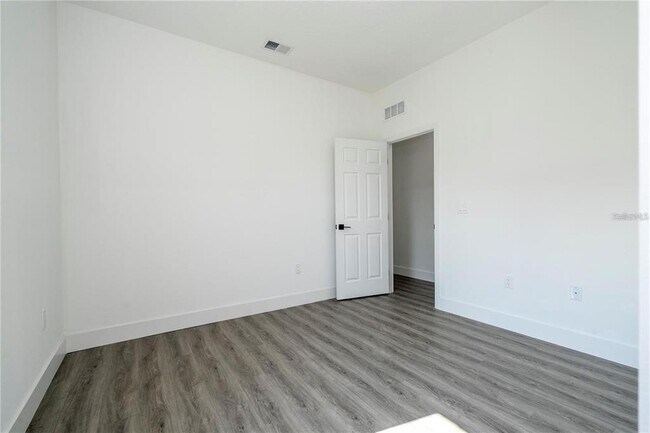 Building Photo - 6671 SW 151 Loop