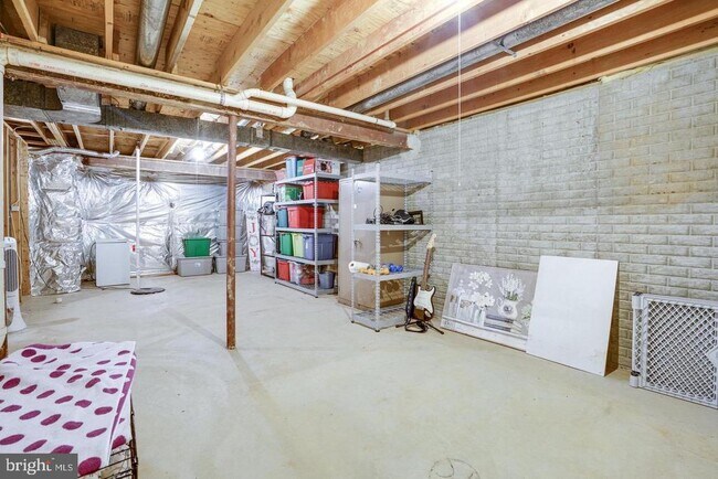 Building Photo - 8159 Ships Curve Ln