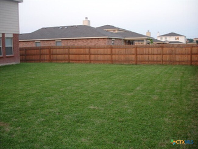 Building Photo - 3304 Thunder Creek Dr