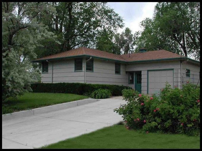 Building Photo - 225 N Overland Trl