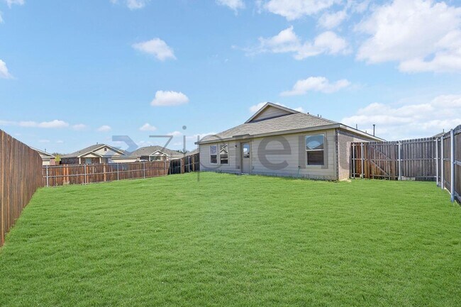 Building Photo - 900 Wildflower St