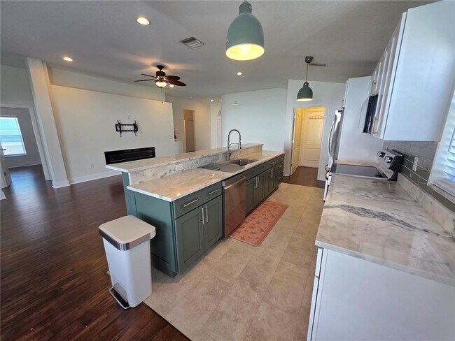 Building Photo - 730 Straw Lake Dr