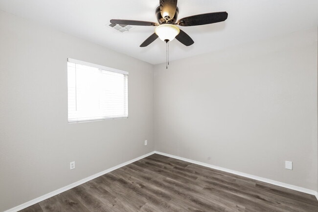 Building Photo - 740 Cam La Paz