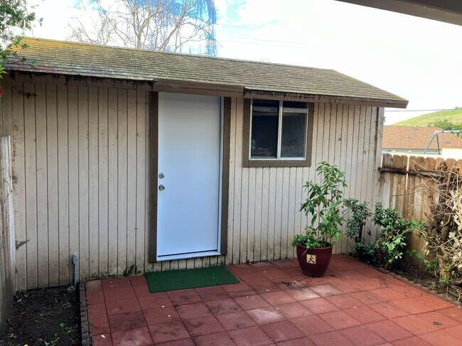 Building Photo - 173 Birch Ave