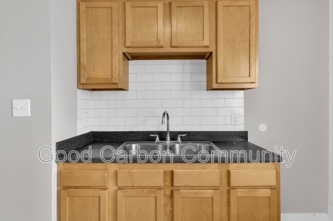 Building Photo - 1205 Hertel Ave