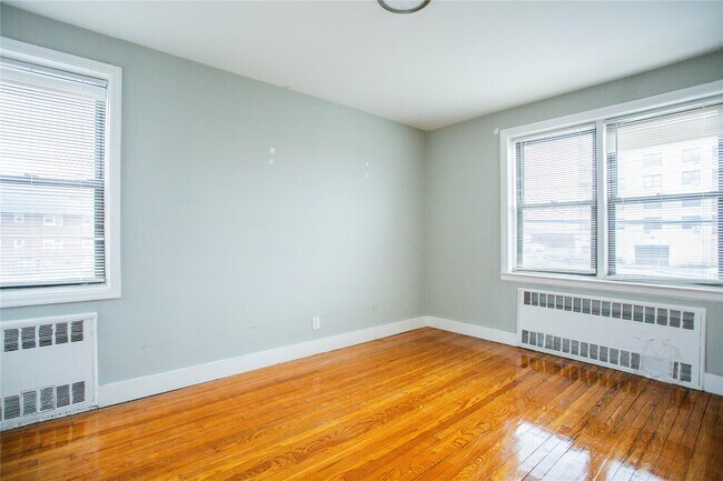 Building Photo - 302 E Broadway