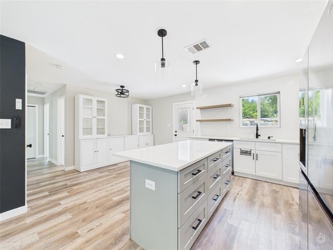 Primary Photo - 8810 Slayton Dr