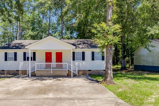 Building Photo - Completely Renovated 2BR Duplex with Granite Counters & Stainless Appliances