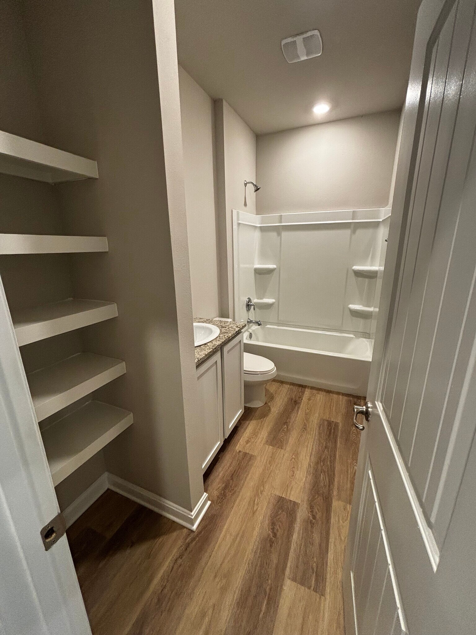 Building Photo - 5968 Pier Park Ave