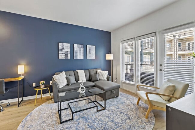 Building Photo - 205 S Kings Dr