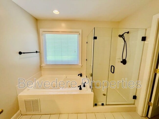 Building Photo - 104 Castleton Pl