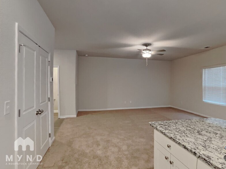 Building Photo - 104 Everglade Wy