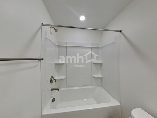Building Photo - 156 Larragan Dr