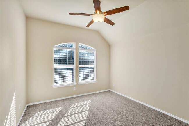 Building Photo - 2803 Lakecrest Way Dr
