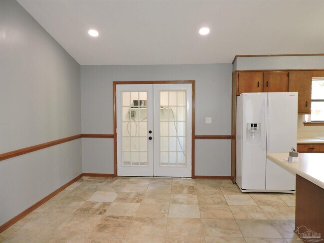 Building Photo - 1270 Palisade Rd