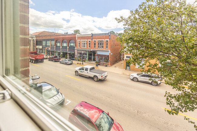 Building Photo - 109 S Main St