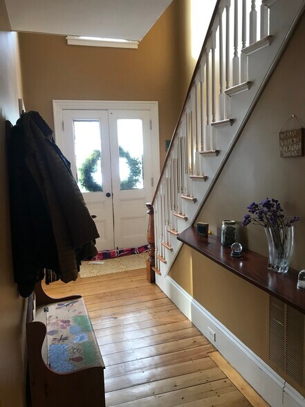 Building Photo - 231 Front St