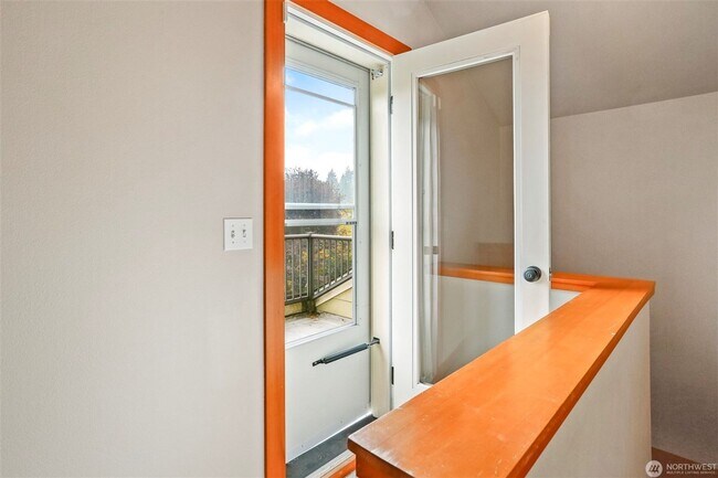 Building Photo - 3Bd/2.5Ba Seattle Townhome